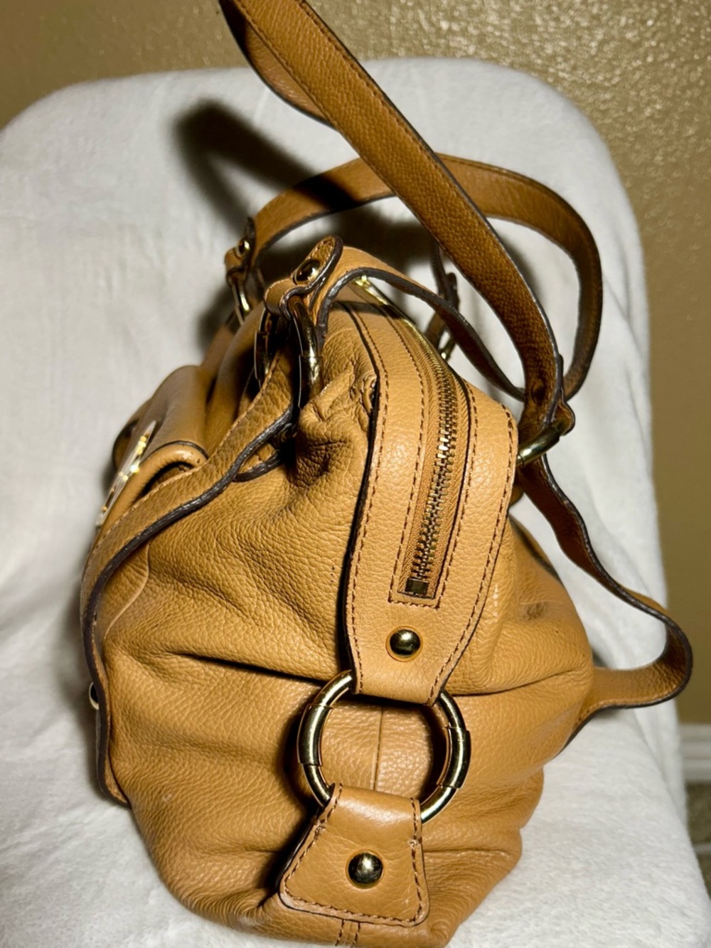 Michael Kors Tan Leather Shoulder Bag with Gold MK Medallion - Picture 2 of 15